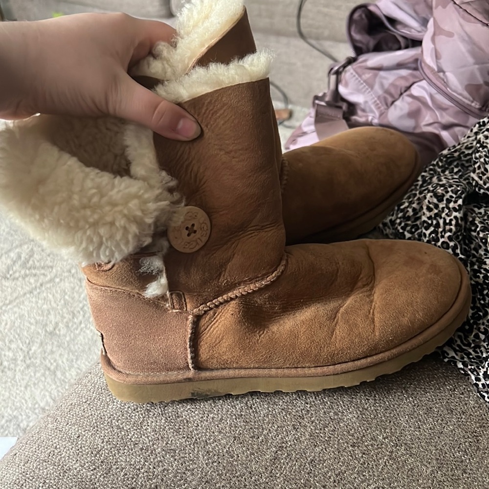 Bailey Button II Uggs - Size 8